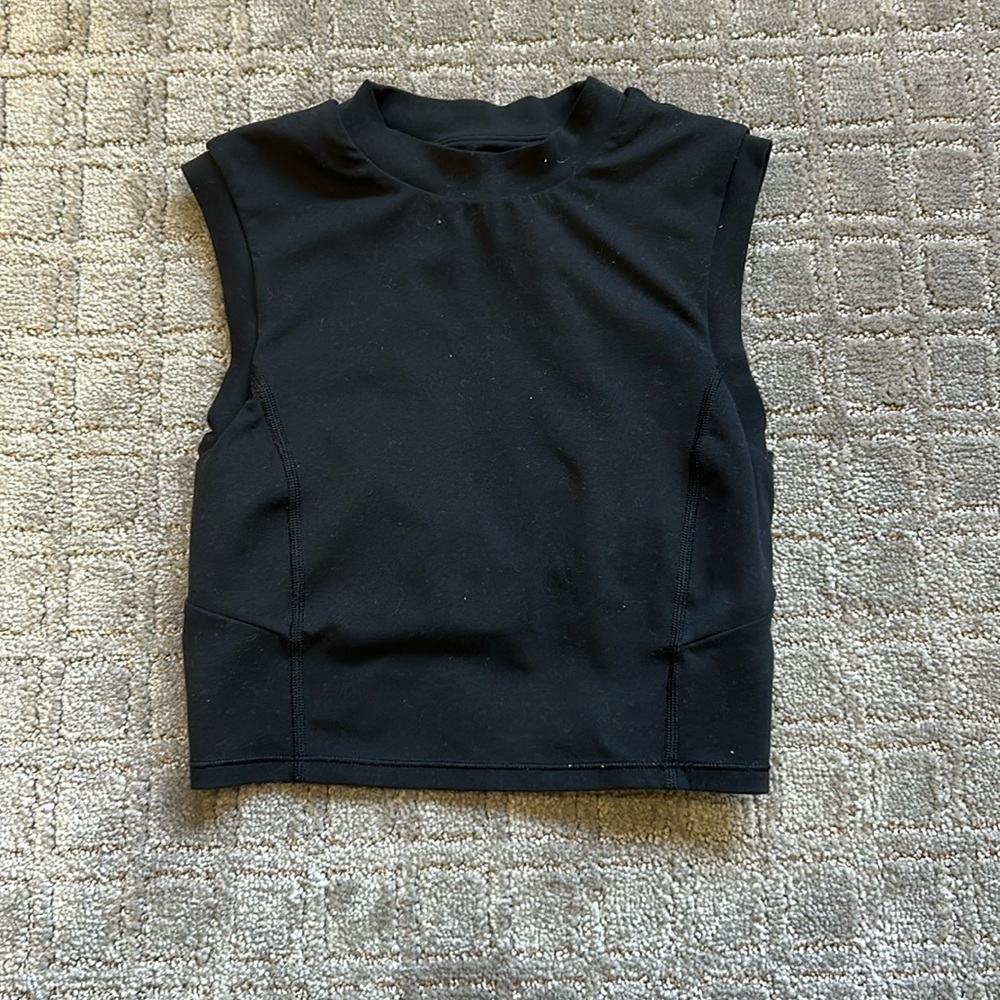 Black Lululemon crop top